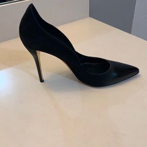 Gorgeous designer black pump